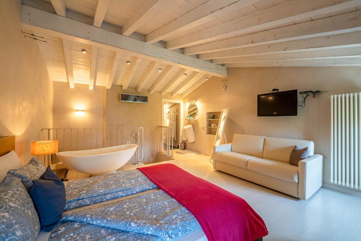 Romantic B&B Il Piccolo Paradiso San Felice del Benaco Room photo