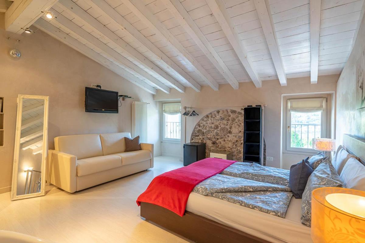 Romantic B&B Il Piccolo Paradiso San Felice del Benaco Room photo