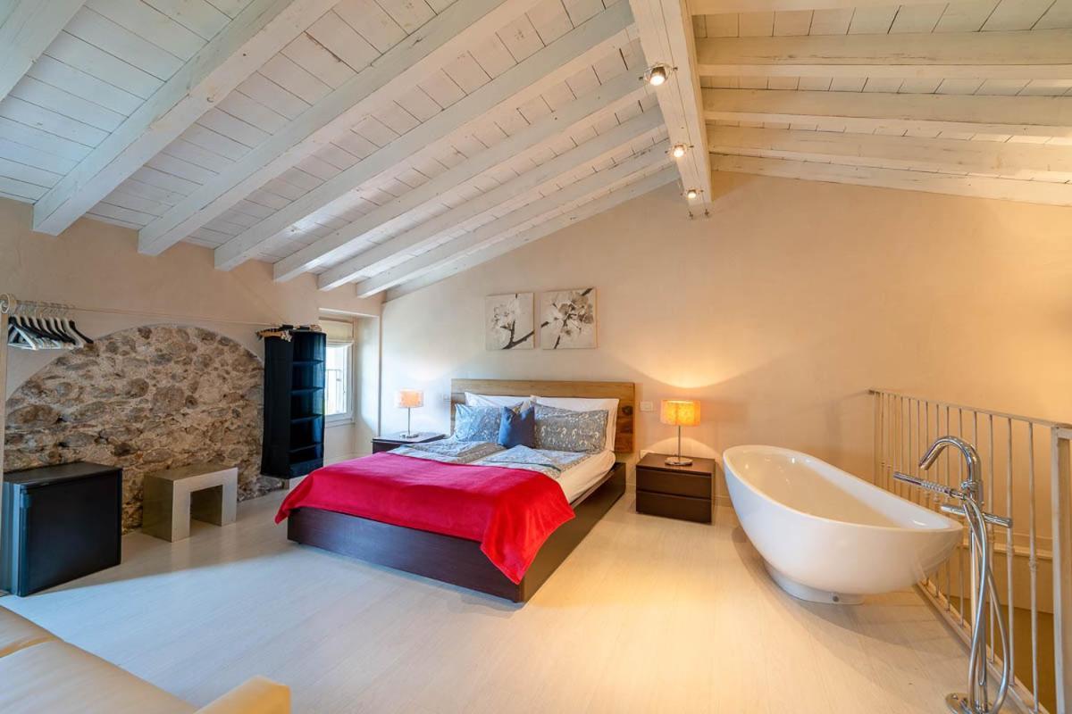Romantic B&B Il Piccolo Paradiso San Felice del Benaco Room photo