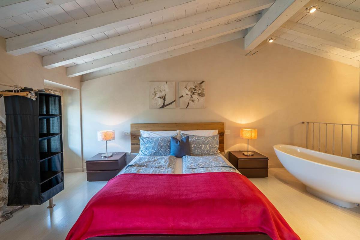 Romantic B&B Il Piccolo Paradiso San Felice del Benaco Room photo