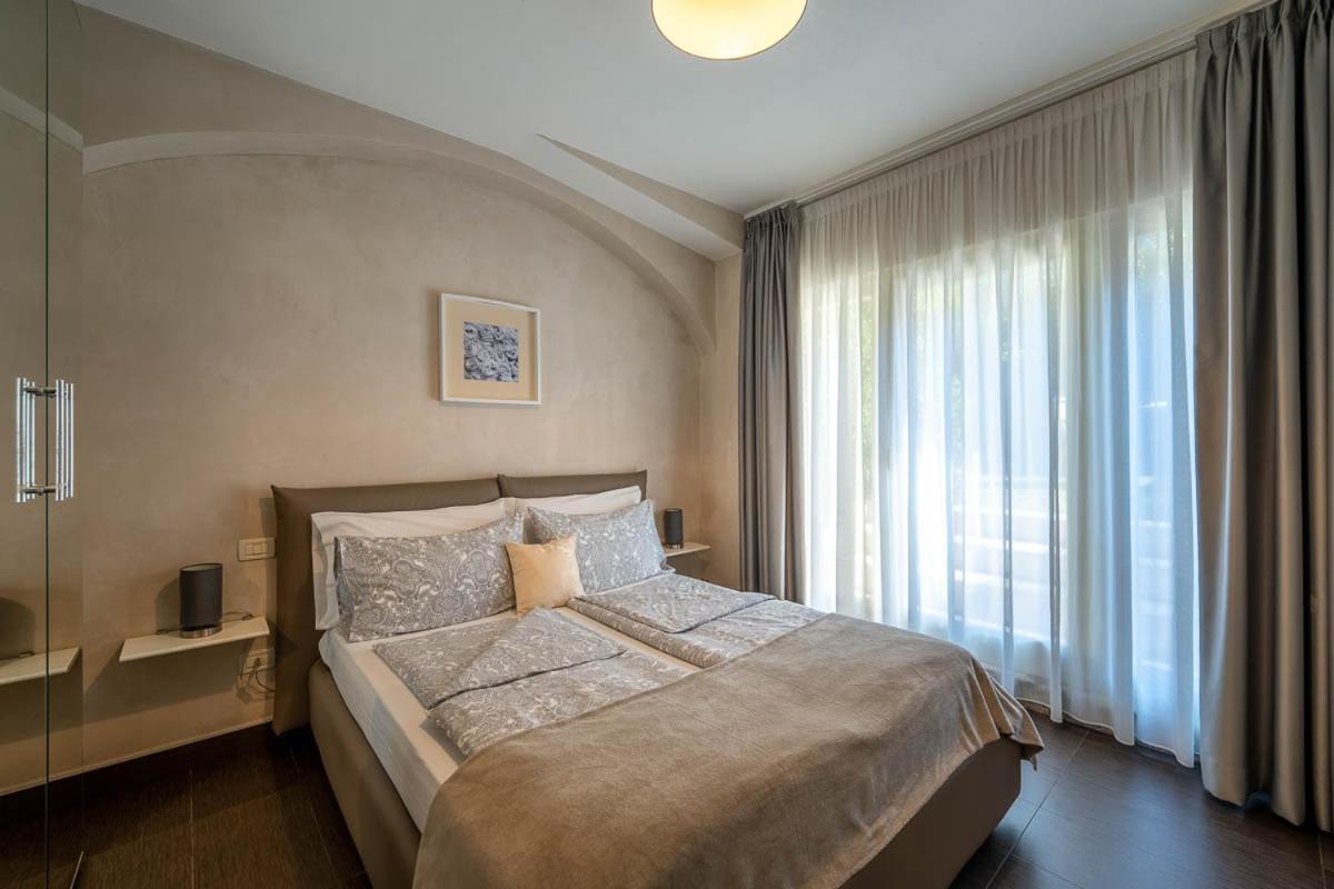 Romantic B&B Il Piccolo Paradiso San Felice del Benaco Room photo