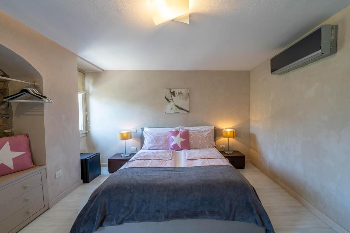 Romantic B&B Il Piccolo Paradiso San Felice del Benaco Room photo