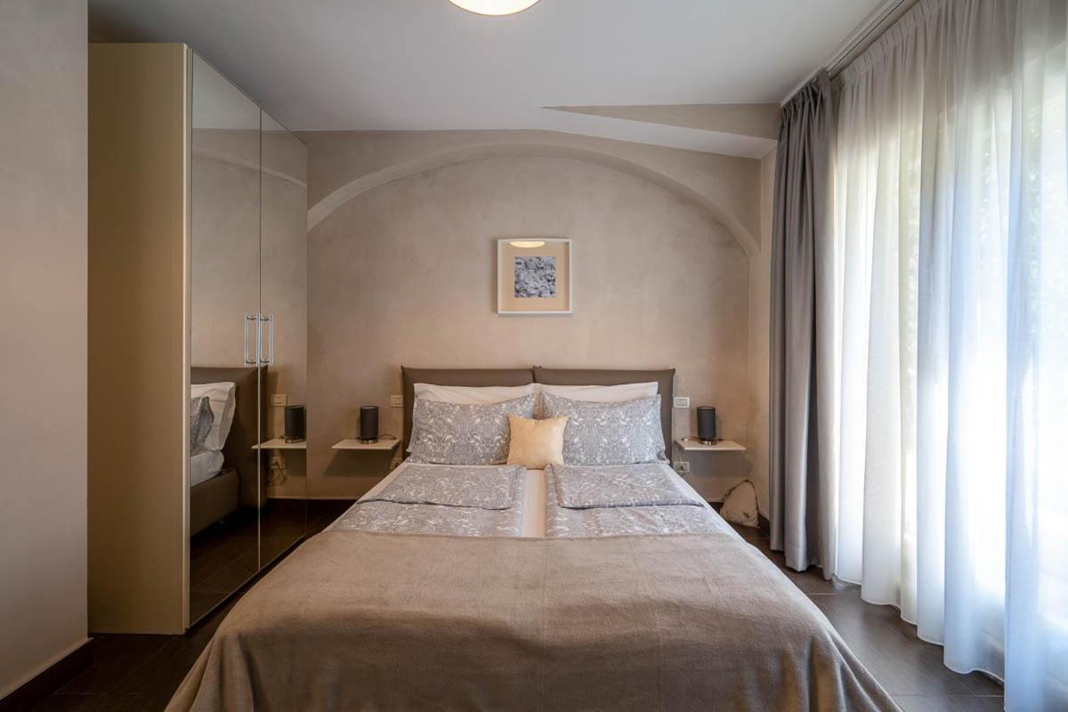 Romantic B&B Il Piccolo Paradiso San Felice del Benaco Room photo