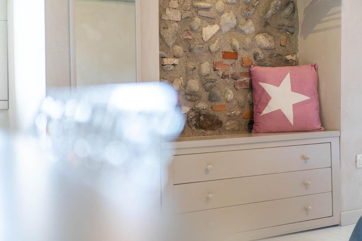 Romantic B&B Il Piccolo Paradiso San Felice del Benaco Room photo